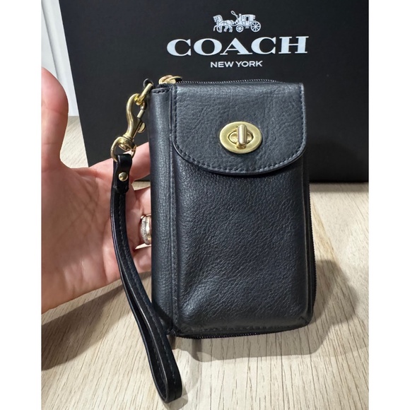 Vintage Coach F50070 Campbell Black Leather Zip Around Turnlock Wristlet Wallet - Picture 1 of 8